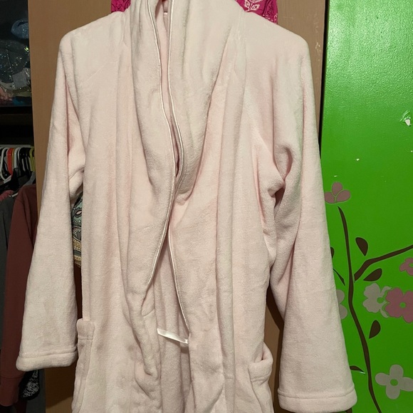 Victoria’s Secret Robe - Picture 2 of 3